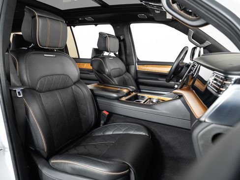 Used 2022 Jeep Grand Wagoneer Series III w/ Rear Seat Video Group 1 image 27