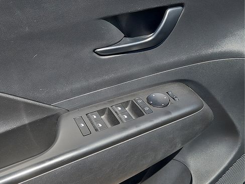 Used 2024 Hyundai Kona SEL AWD/4WD image 12