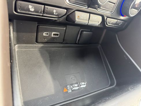 Used 2022 Chevrolet Suburban LT image 25