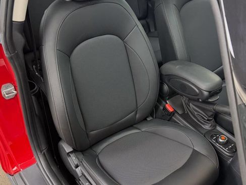 Used 2022 MINI Cooper 2-Door Hardtop w/ Premium Package image 56