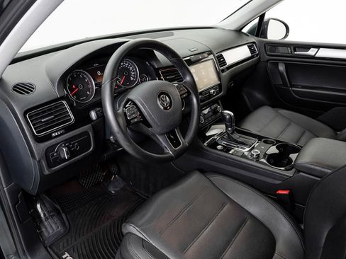Used 2014 Volkswagen Touareg Sport AWD/4WD image 5