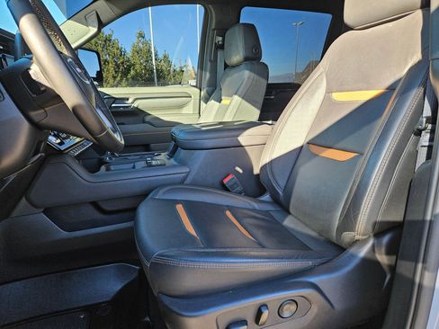 Used 2025 GMC Sierra 2500 AT4 image 15