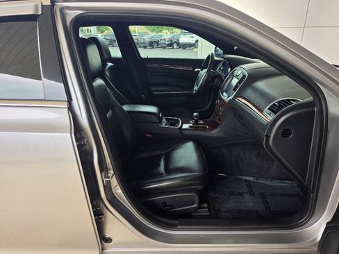 Used 2013 Chrysler 300 w/ Driver Convenience Group RWD image 13