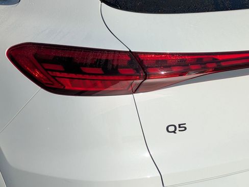 Used 2025 Audi Q5 Premium w/ Convenience Package image 18