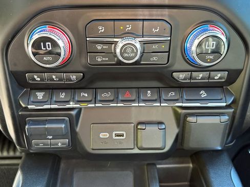 Used 2023 GMC Sierra 2500 AT4 w/ AT4 Preferred Package AWD/4WD image 34
