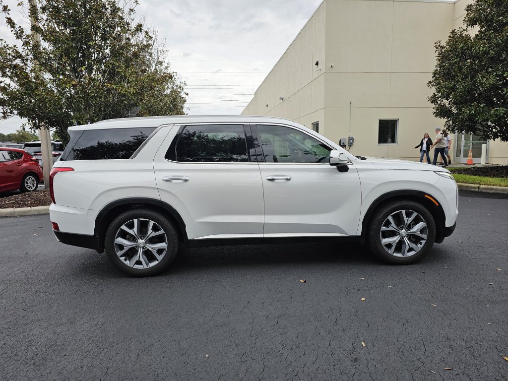 Used 2021 Hyundai Palisade SEL w/ Premium Package FWD image 2