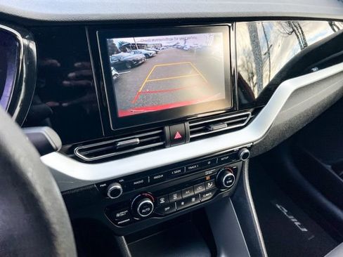 Certified 2022 Kia Niro LX image 20
