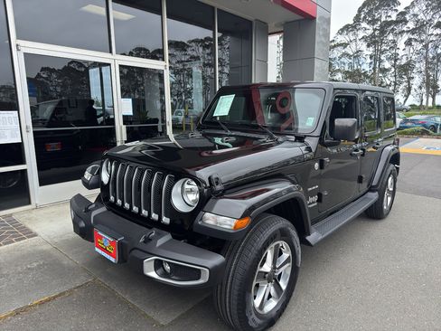 Used 2020 Jeep Wrangler Unlimited Sahara AWD/4WD image 2