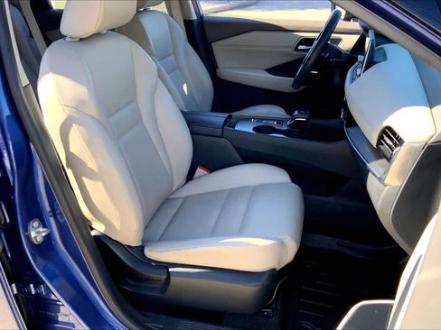 Used 2021 Nissan Rogue SV w/ Premium Package image 8