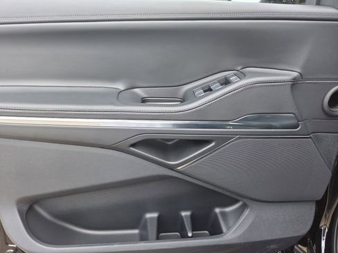 New 2026 Lincoln Navigator Premiere AWD/4WD image 13