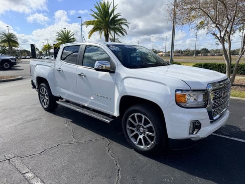 Used 2022 GMC Canyon Denali image 4