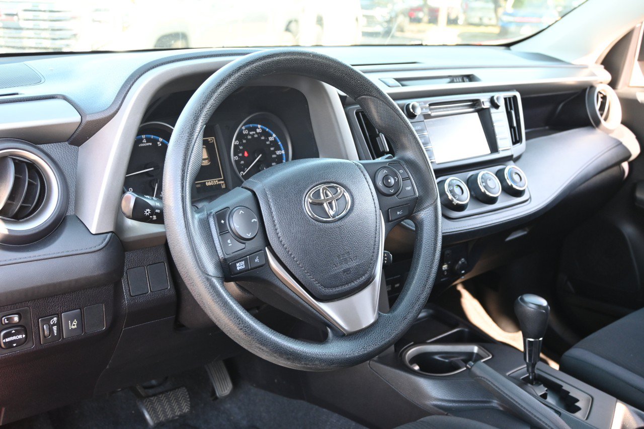 Used 2017 Toyota RAV4 LE FWD image 17