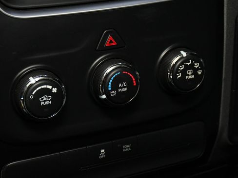 Used 2013 RAM 1500 Express RWD image 24