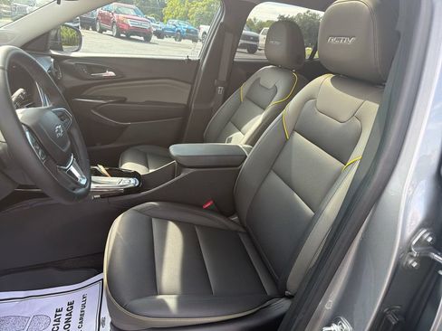 Used 2024 Chevrolet Trax ACTIV w/ Sunroof Package FWD image 3