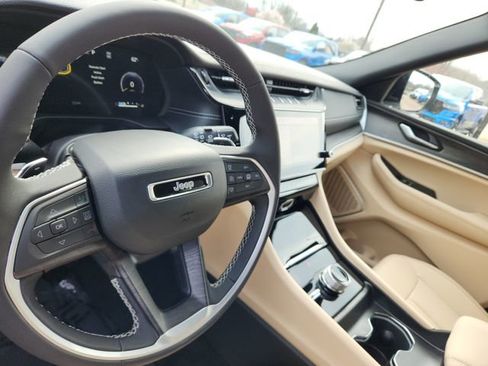 New 2026 Jeep Grand Cherokee Limited w/ Luxury Tech Group II AWD/4WD image 13