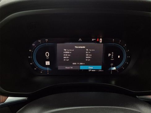 Used 2023 Volvo XC60 B5 Plus image 2