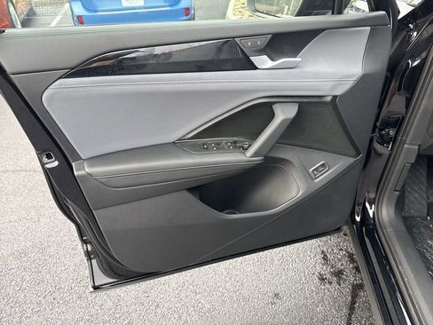 New 2025 Volkswagen Tiguan SE image 21