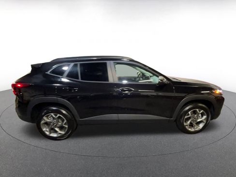 Used 2025 Chevrolet Trax LT image 16