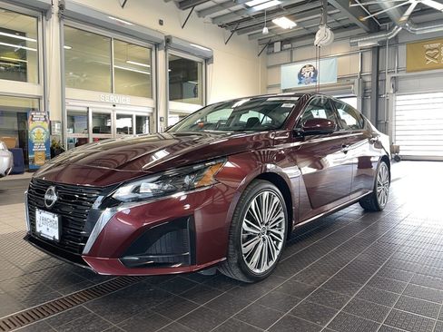 Used 2024 Nissan Altima 2.5 SL AWD/4WD image 3