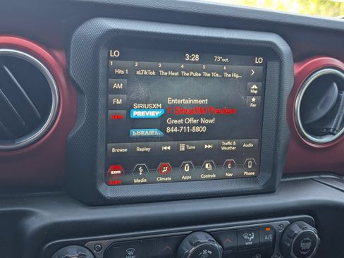 Used 2019 Jeep Wrangler Unlimited Rubicon AWD/4WD image 12