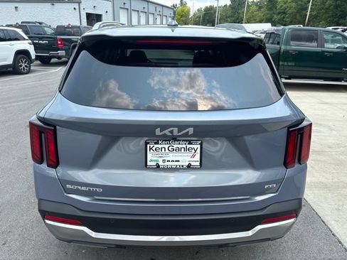 Used 2025 Kia Sorento EX w/ Panoramic Sunroof Package AWD/4WD image 8