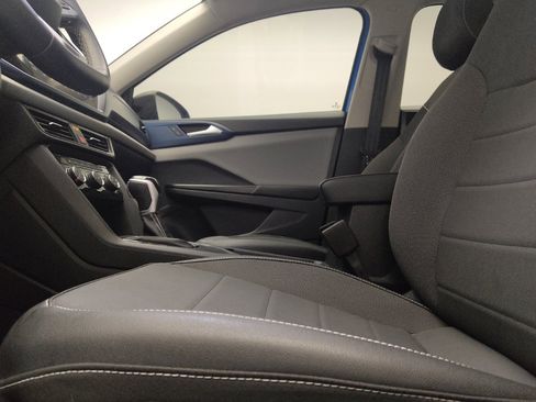 Used 2023 Volkswagen Taos SE w/ Panoramic Sunroof Package FWD image 17