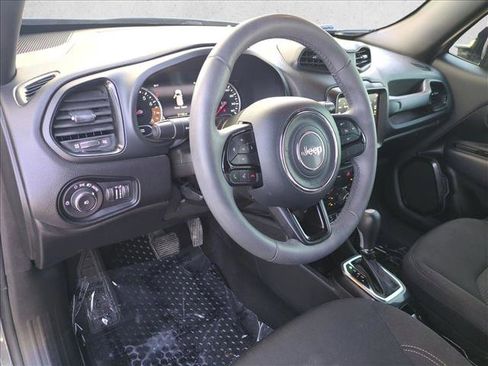 Used 2022 Jeep Renegade Altitude image 10