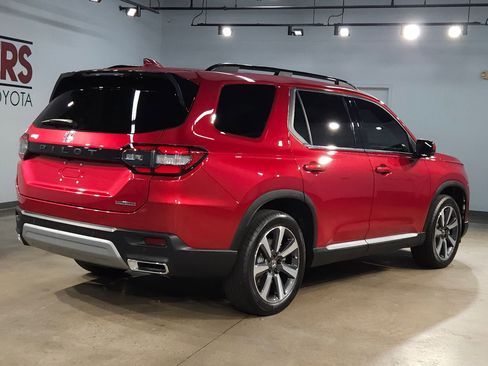 Used 2025 Honda Pilot Touring image 7