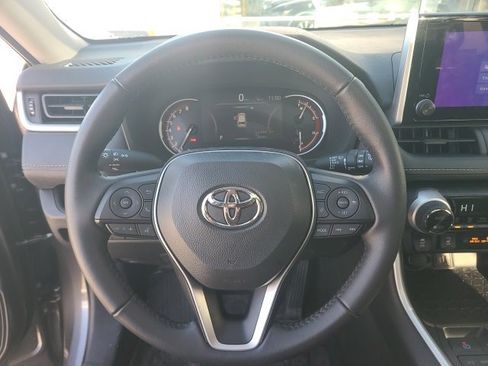 Used 2025 Toyota RAV4 XLE image 19