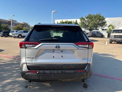 Used 2022 Toyota RAV4 XLE Premium AWD/4WD image 6