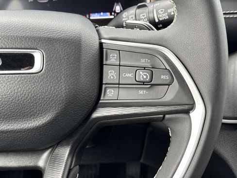 Used 2024 Jeep Grand Cherokee L Laredo image 7