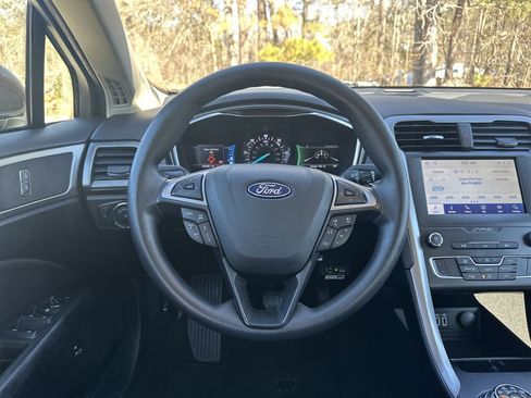 Used 2020 Ford Fusion SE image 23
