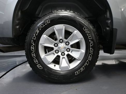 Used 2023 Chevrolet Silverado 1500 LT AWD/4WD image 17