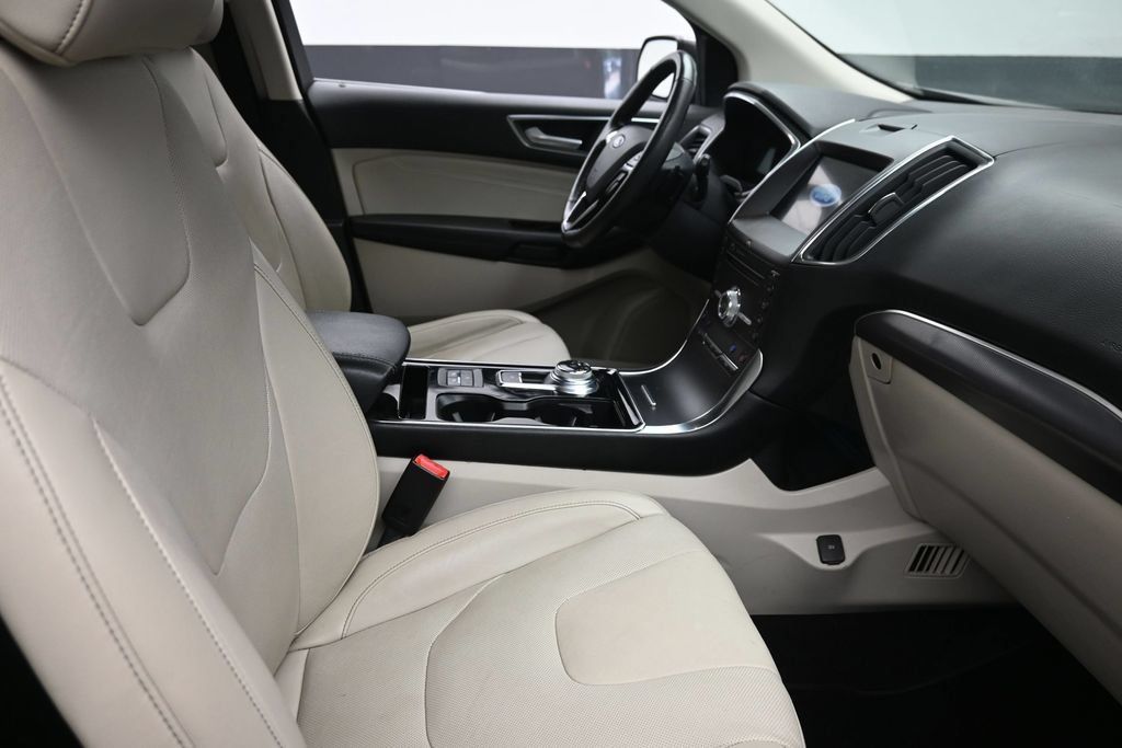 Used 2019 Ford Edge Titanium w/ Equipment Group 301A AWD/4WD image 9