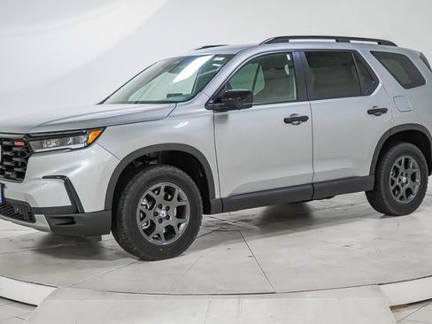 New 2025 Honda Pilot TrailSport image 4