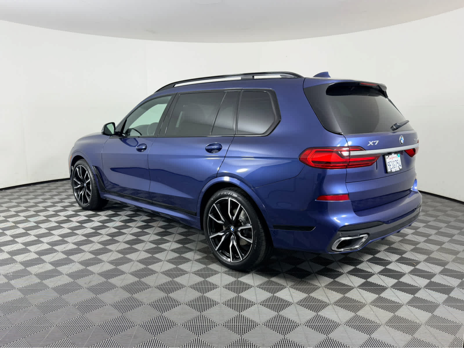 Used 2022 BMW X7 xDrive40i w/ M Sport Package AWD/4WD image 5