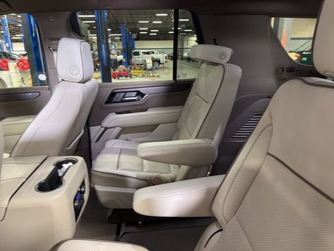 Used 2025 GMC Yukon Denali image 14