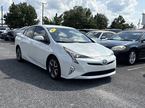 Used 2017 Toyota Prius Three Touring FWD image 9