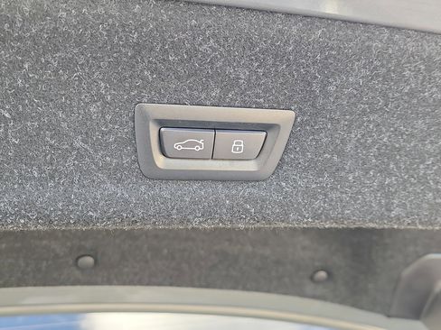 Used 2025 BMW 330i Sedan w/ Premium Package RWD image 8