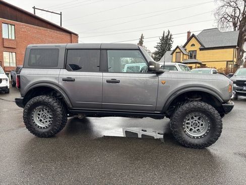 Used 2024 Ford Bronco Badlands image 2