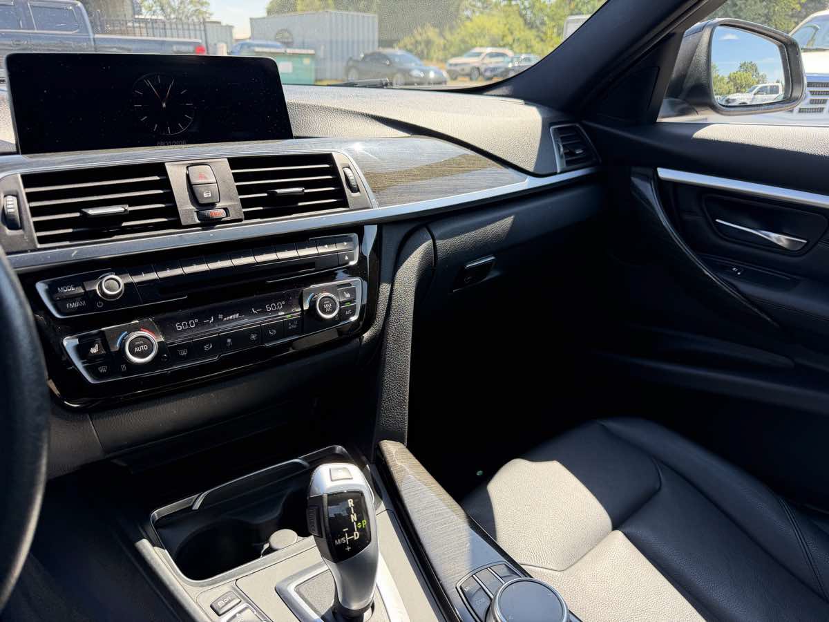 Used 2017 BMW 330i xDrive Sedan AWD/4WD image 16