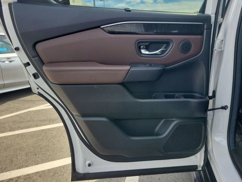Certified 2024 Honda Pilot Elite image 16
