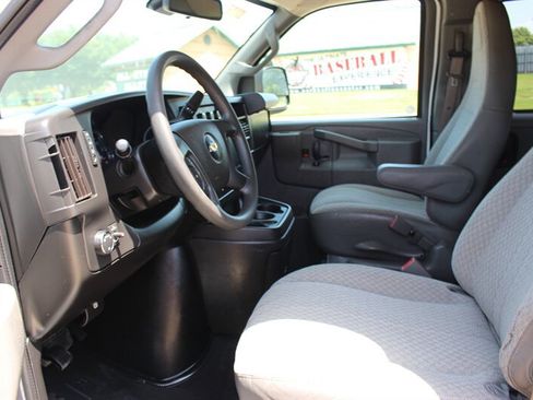 Used 2020 Chevrolet Express 3500 LT w/ LT Preferred Equipment Group RWD image 27