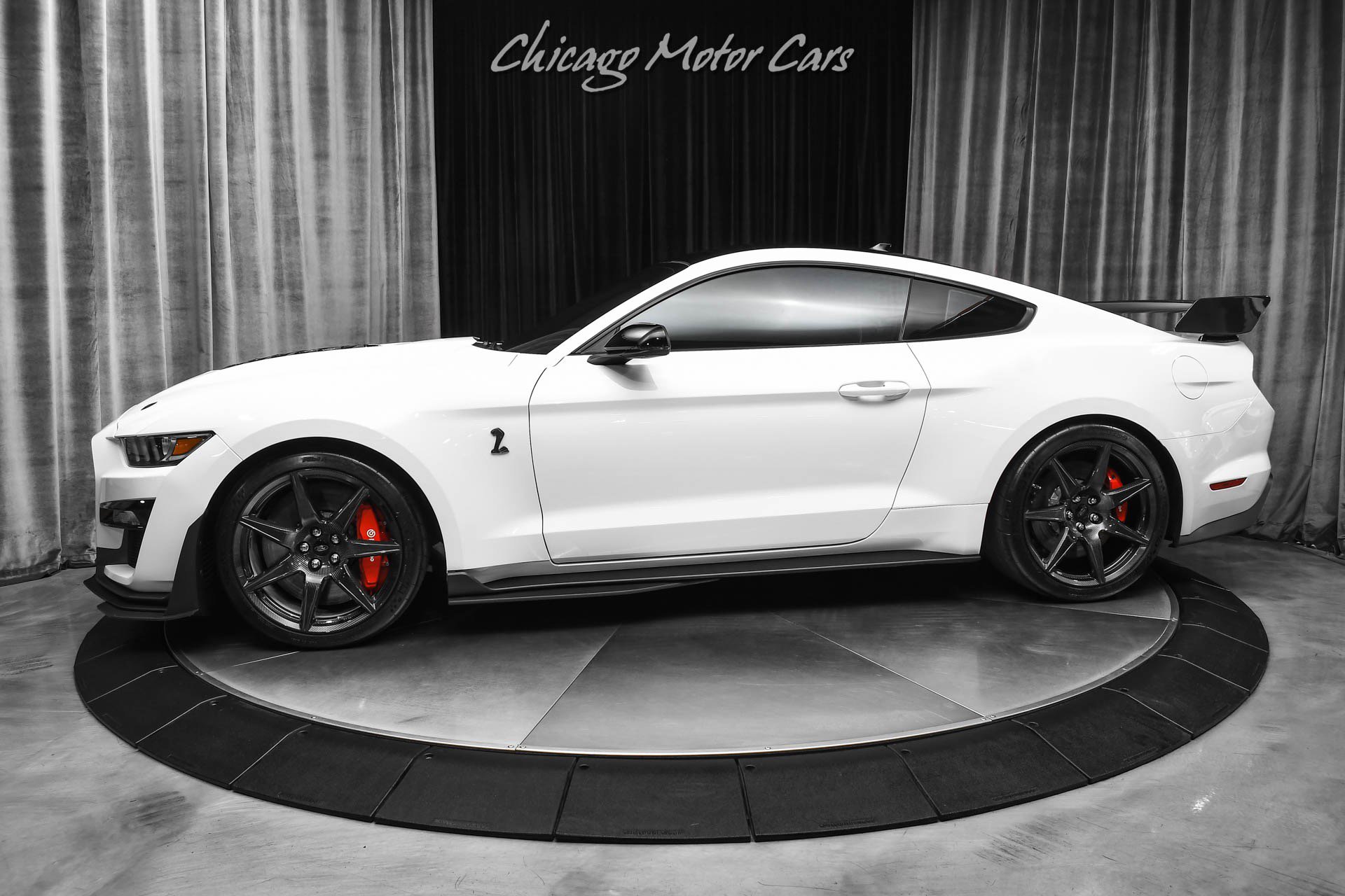 Used 2022 Ford Mustang Shelby GT500 w/ Carbon Fiber Track Pack RWD image 2