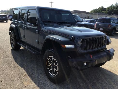 Used 2024 Jeep Wrangler Unlimited Rubicon AWD/4WD image 7