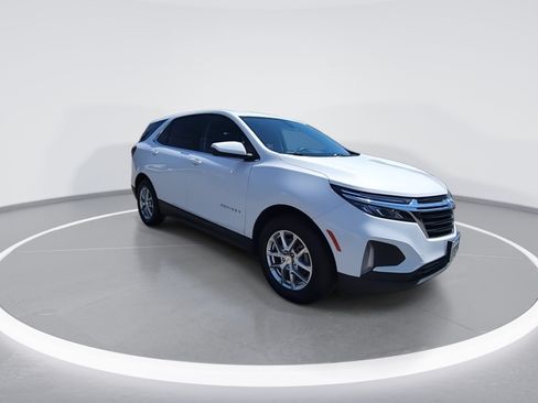Used 2022 Chevrolet Equinox LT FWD image 2