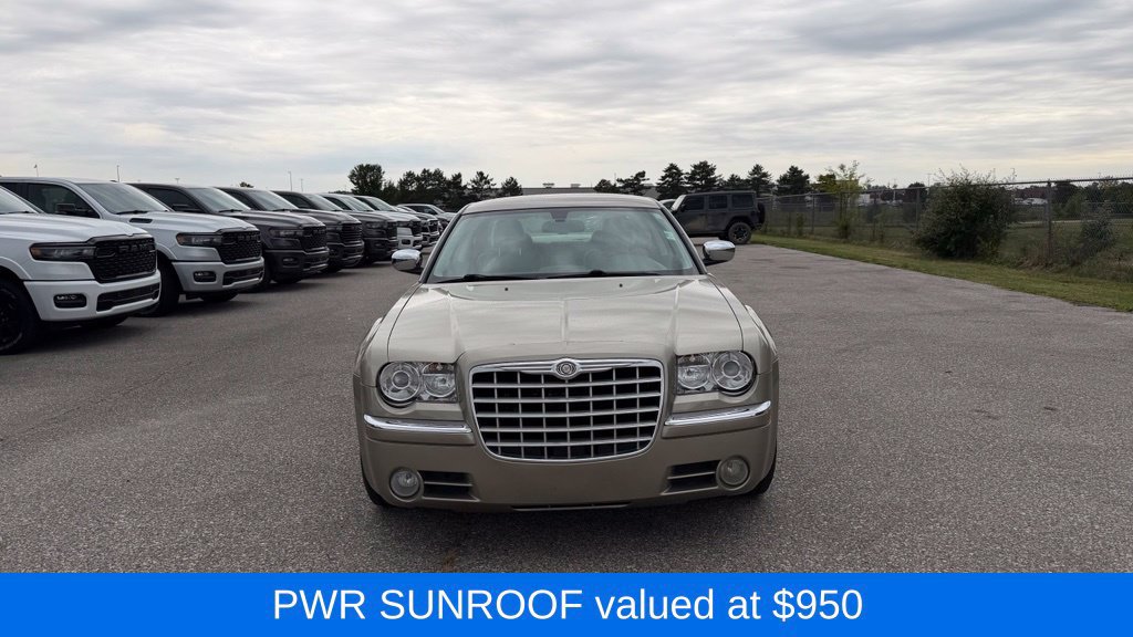 Used 2009 Chrysler 300 C RWD image 2