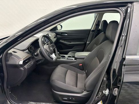 Used 2024 Nissan Altima 2.5 SV FWD image 9