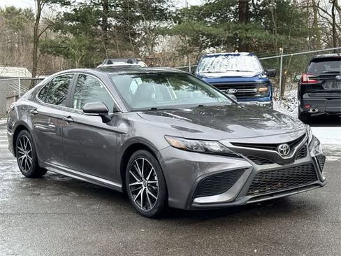 Used 2024 Toyota Camry SE image 26