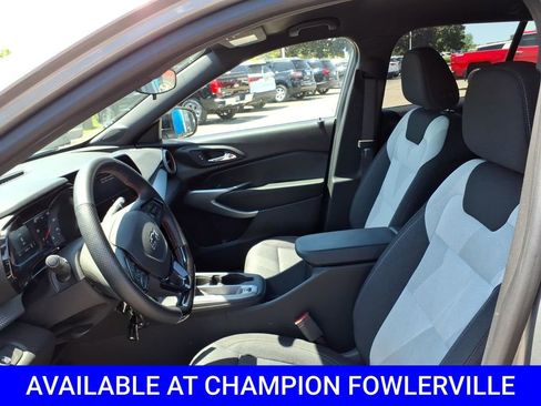 Used 2025 Chevrolet Trax RS FWD image 13